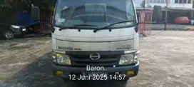 Hino Dutro 2016