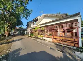Rumah Strategis depan RS Brayat Mangkubumen Banjarsari Solo