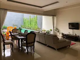 Jual Cepat Rumah 2 Lantai di Bukit Permai Cibubur ada Swimming pool