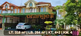 RUMAH BESAR DAN MEWAH DI CLUSTER MEWAH KOTA WISATA