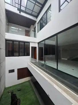 Dijual Rumah Mewah & Luas di Rajawali Sakti Siap Huni