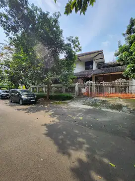 Dijual rumah tua harga di bawah NJOP at Bintaro Jakarta Selatan