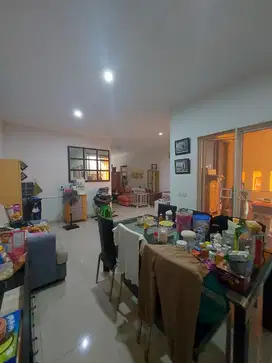 Rumah 2 Lt fully renov di Mahoni Suvarna Sutera Tangerang 1K90001M
