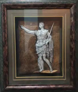 Lukisan Relief Augustus Romawi – Resin, 77x67cm, Bingkai Mewah