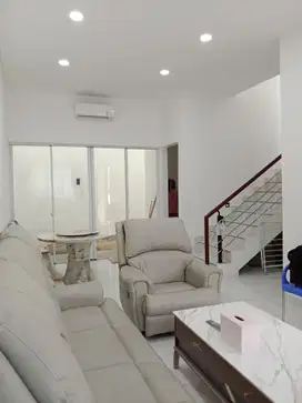 Dijual murah Rumah villa komplek royal sumatera