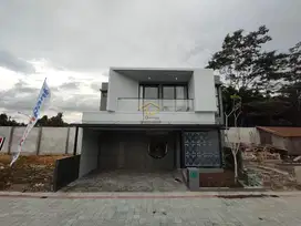 RUMAH MEWAH SIAP HUNI DEKAT SLEMAN CITY HALL