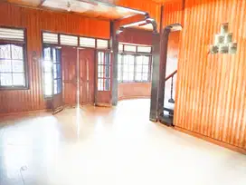 Disewakan Rumah Artistik Berdinding Kayu Komplek Kemang Ifi