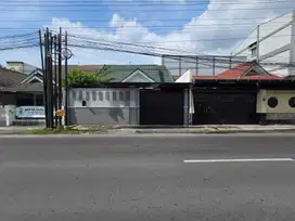 Rumah Bagus Strategis Pinggir Jalan Utama Solo Baru