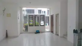 Dijual Rumah Siap Huni di Cluster Alamanda JGC Jakarta Timur