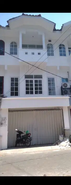 Disewakan Ruko Di Raya Darmo Permai Timur
