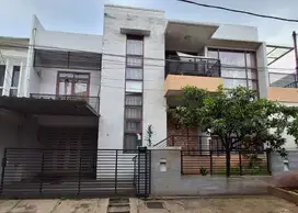 DISEWA RUMAH 2 LT Lokasi STRATEGIS CINERE Blok A - Cinere.