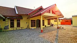 Rumah besar kemiri