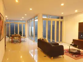 DISEWAKAN TERMURAH RUMAH MEWAH STRATEGIS DI BANGKA JAKARTA SELATAN