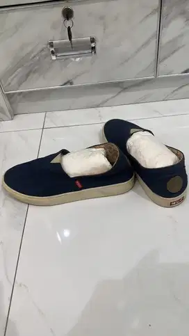 Sepatu Bekas Wakai Size 42 Kondisi Mulus