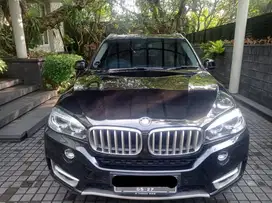 BMW X5 Hitam Metalik (2017) – KM Rendah, Sunroof, Pajak Panjang