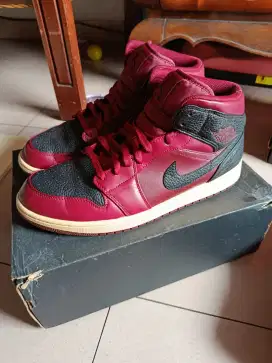 Dijual murah sepatu ORI Nike air Jordan 1 mid team red black summit