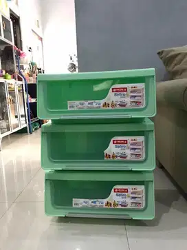 Lemari baju plastik lion star