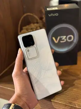 vivo V30 5G ram 8/256 GB