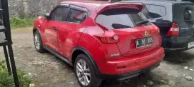 Nissan Juke murah merah menyala