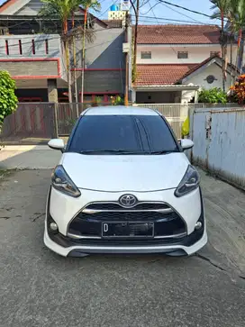 Toyota SIENTA 1.5 Q AT 2016