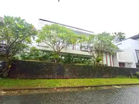 HOT SALE!!!RUMAH MEWAH SIAP HUNI LOKASI STRATEGIS AMAN DAN NYAMAN