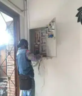 Tukang listrik panggilan