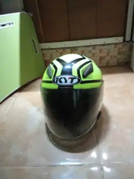 Jual cepat helm merk KYT galahy slide warna hijau hitam ukuran M SNI
