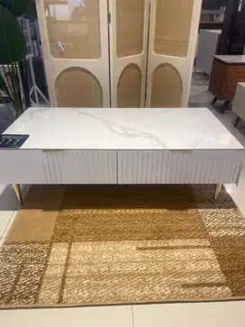 Meja ruang tamu