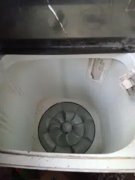 Mesin cuci bekas