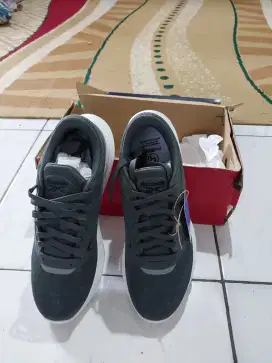 Sepatu Running Reebok Energen Tech 2 Abu-Abu