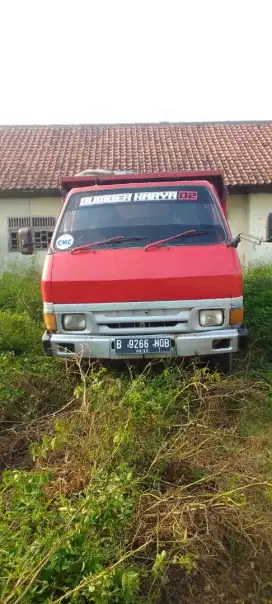 Truck dump truck