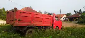 Truck dump truck