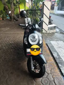 Scoopy tahun 2023 warna hitam dove