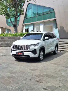 2023 Toyota Innova Zenix 2.0V Bensin Putih AT Kijang Innova 2.0 V