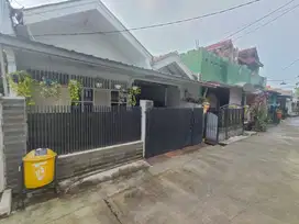 Rumah 1 1/2 Lantai  Perumnas 3 kel Aren Jaya Bekasi Timur