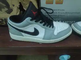 Sepatu Nike Air Jordan Low 1