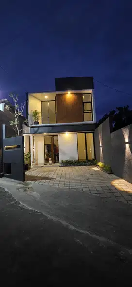 RUMAH KONTEMPORER 2 LANTAI, 11 MENIT KE KAMPUS UII JOGJA