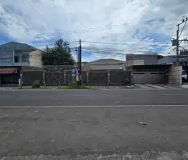 Rumah Mewah Strategis Pinggir Jalan Adi Sumarmo Colomadu Solo