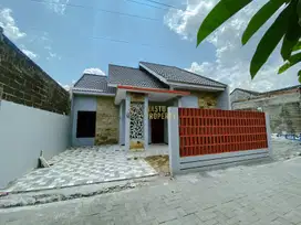 RUMAH SIAP HUNI TANAH LUAS 8 MENIT KE KAMPUS UPN DI NGEMPLAK SLEMAN