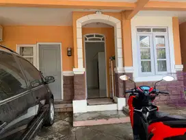 Di jual cepat rumah cantik 3 kamar tidur di kota wisata