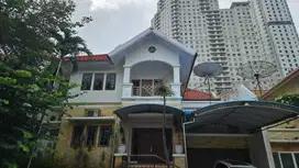 Jarang Ada Rumah Villa Regensi Pakuwon Indah Seberang PTC