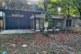 Disewakan kantor/cafe pinggir jln besar lentneg agung jaksel 73jt/thn