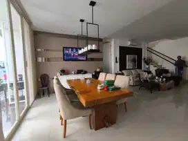 Disewakan Rumah Bagus Furnished Siap huni Villa Bukit Regency Pakuwon