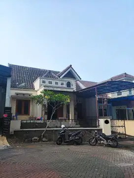 Dijual Rumah Model Semi Mediteran Villa Puncak Tidar Malang