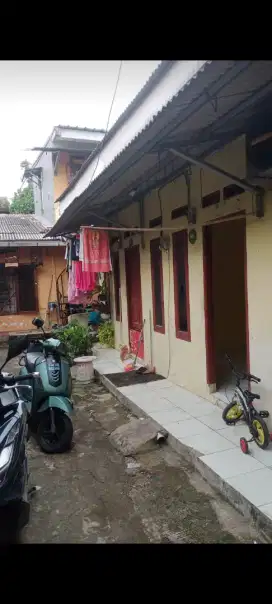 Di kontrakan kontrakan petakan 3 skat