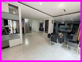 dhyana Rumah mewah Komplek Taman Harapan Indah 3,5 lantai