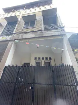 Dhyana rumah jelambar uk 4.5x12m bisa untuk usaha lokasi bagus