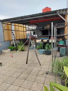 DHYANA RUMAH JELAMBAR UK 6x17m LOKASI BAGUS AKSES 2 MOBIL