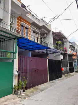 Dhyana rumah bagus 3 lantai uk 4x15m daerah bebas banjir jelambar