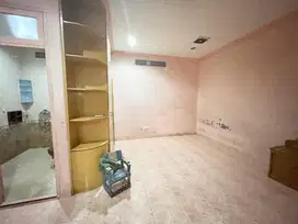 Dhyana rumah jelambar uk 15x12m bangunan 2.5 lantai lokasi bagus
